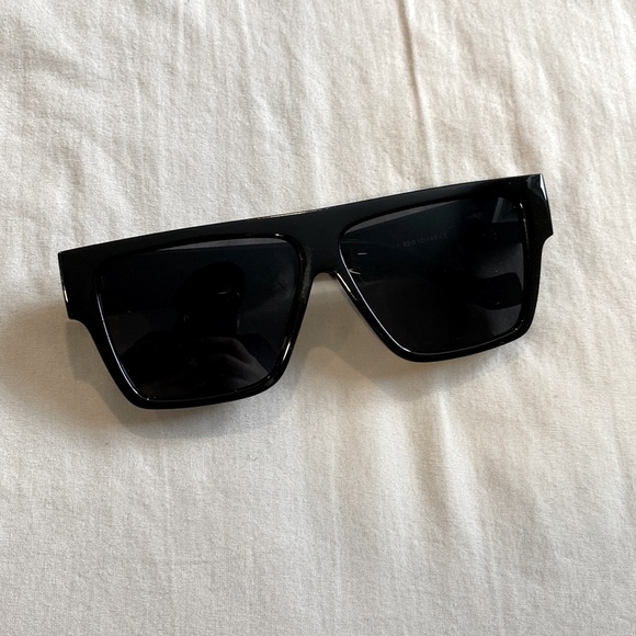 Women’s sunglasses - Picture 1 of 3